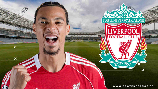 Hugo Ekitike (Liverpool) fauché en plein vole