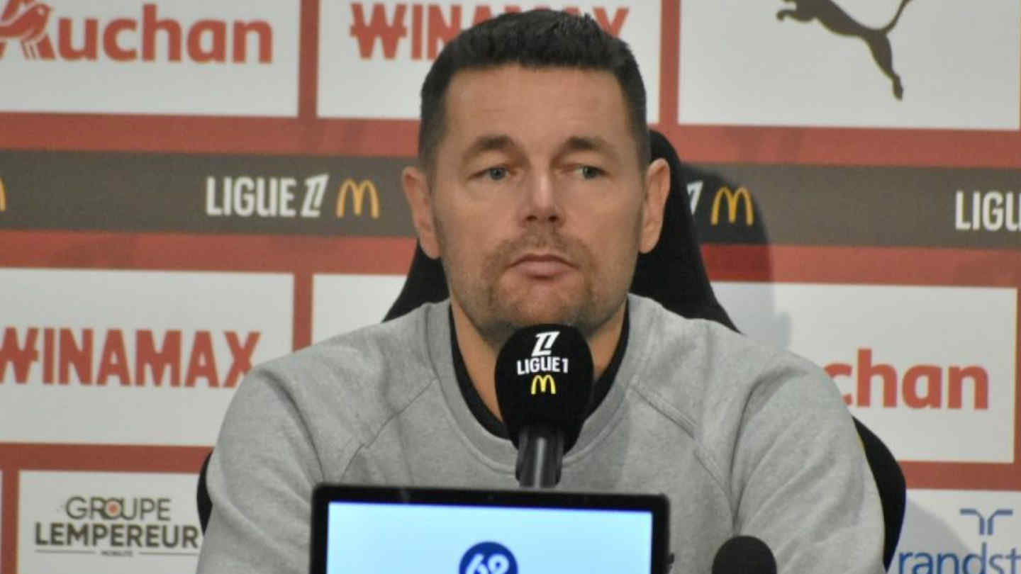 Pierre Sage agacé par la défaite face au FC Metz, du changement pour RC Lens - FC Lorient Pierre Sage agacé par la défaite face au FC Metz, du changement pour RC Lens - FC Lorient