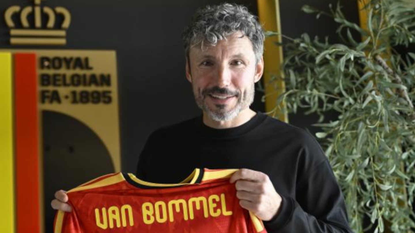 France-Belgique : Mark van Bommel totalement à côté de la plaque